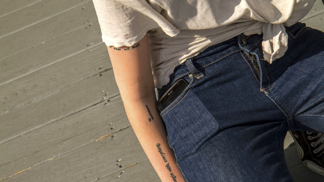 Giant Smartphones in Skinny Jeans: A Photoshoot